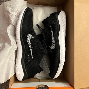 Nike Free Run 2018 shoes in black/white